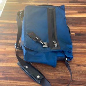Tumi Mesenger Bag..